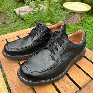 Clark's Unstructured black oxfords, new without tags